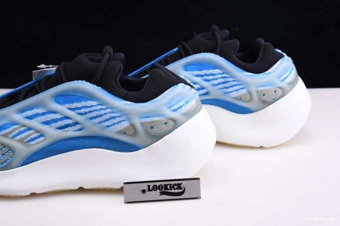 YEEZY GLOW 700 ADIDAS DARK IN THE V3 G54850 0818